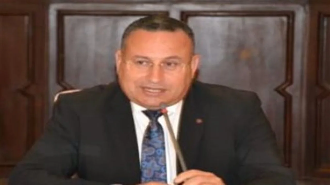 وزير التعليم العالي.. محطات فارقة في مسيرة عبد العزيز قنصوة من جامعة الإسكندرية للوزارة